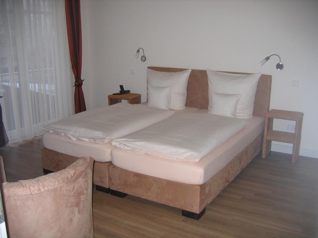 Gästehaus Oswald Forst an der Weinstrasse Zimmer foto