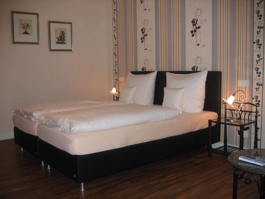 Gästehaus Oswald Forst an der Weinstrasse Zimmer foto